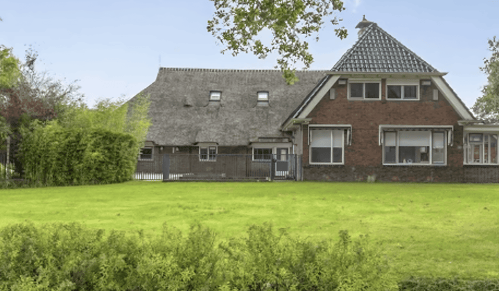 Huis · 343 m² · €3000,-