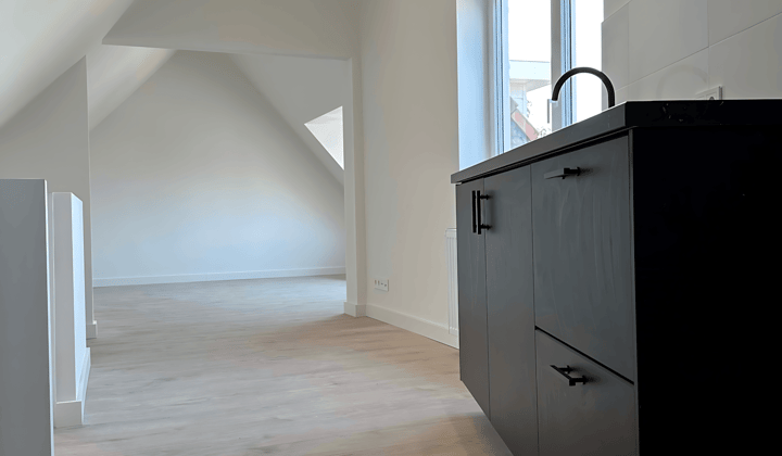 Studio · 42 m² · €900,-
