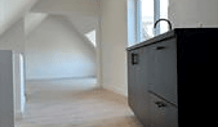 Kamer · 42 m² · €900,-