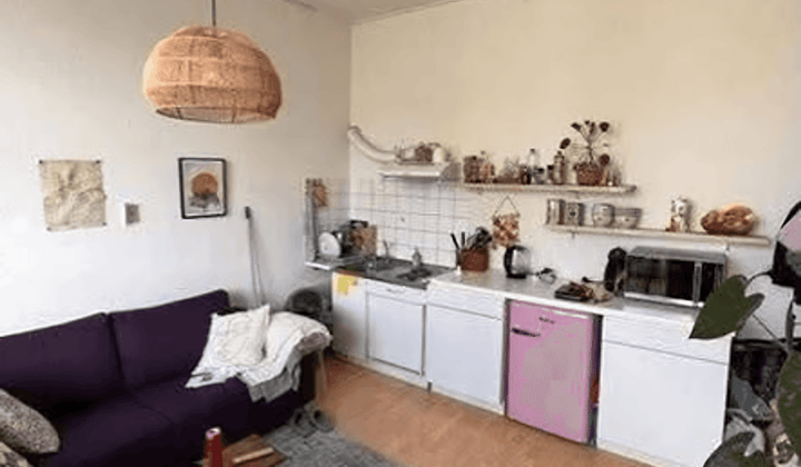 Studio · €700,-