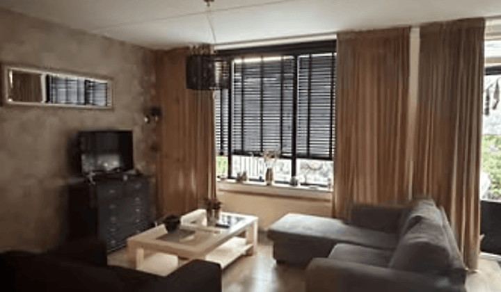 Huis · €700,-