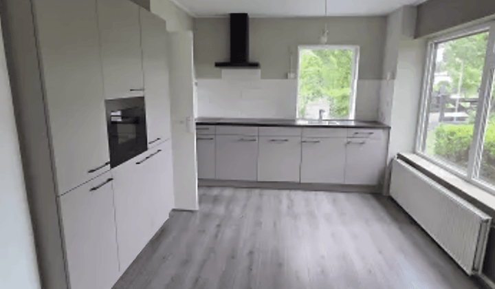 Huis · 83 m² · €975,-