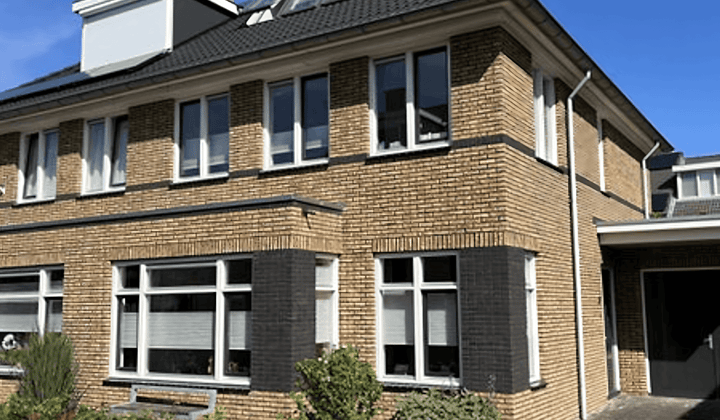 Huis · €2700,-