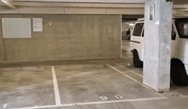 Parkeerplaats · 118 m² · €150,-