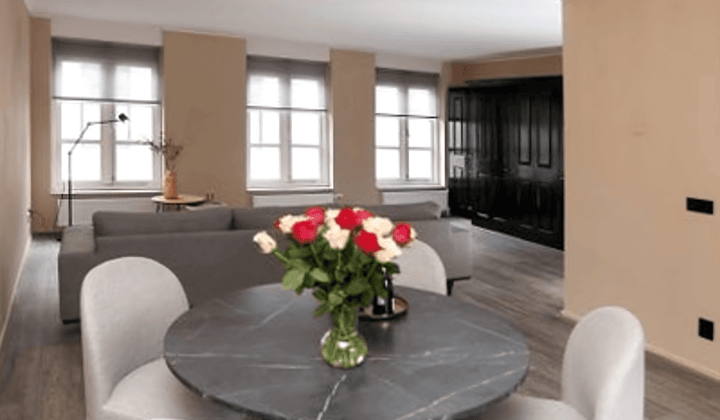 Huis · €2200,-