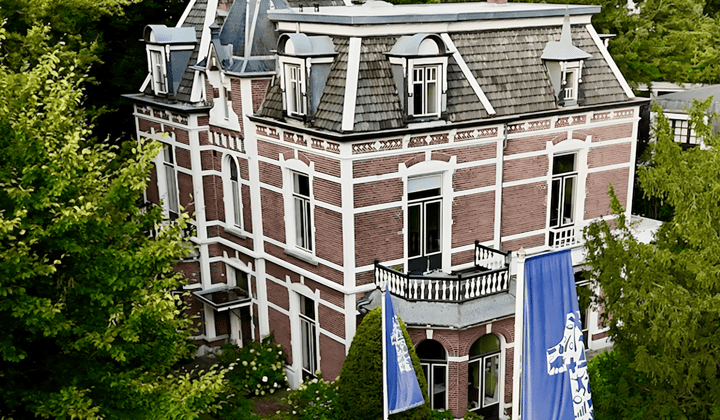 Bedrijfsruimte · €695,-