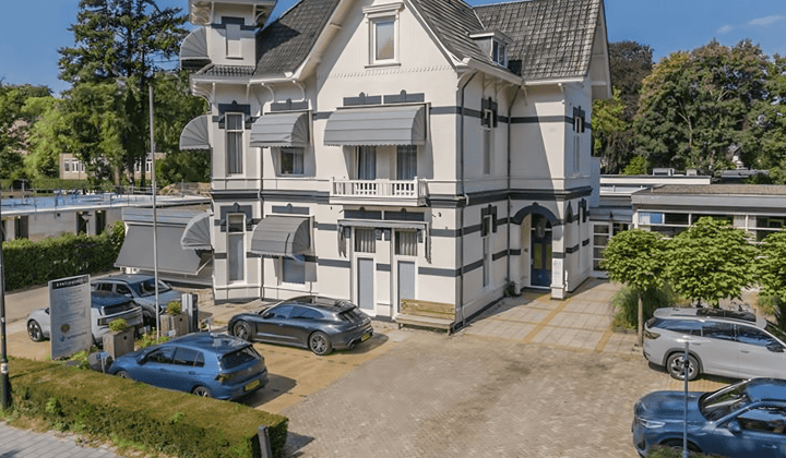 Bedrijfsruimte · 250 m² · €3000,-
